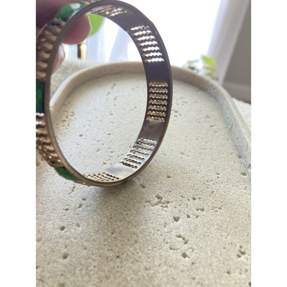 Vintage Openwork Gold Tone Bangle Bracelet Green Cabochon Faux Stone‎ Textured - Picture 3 of 7